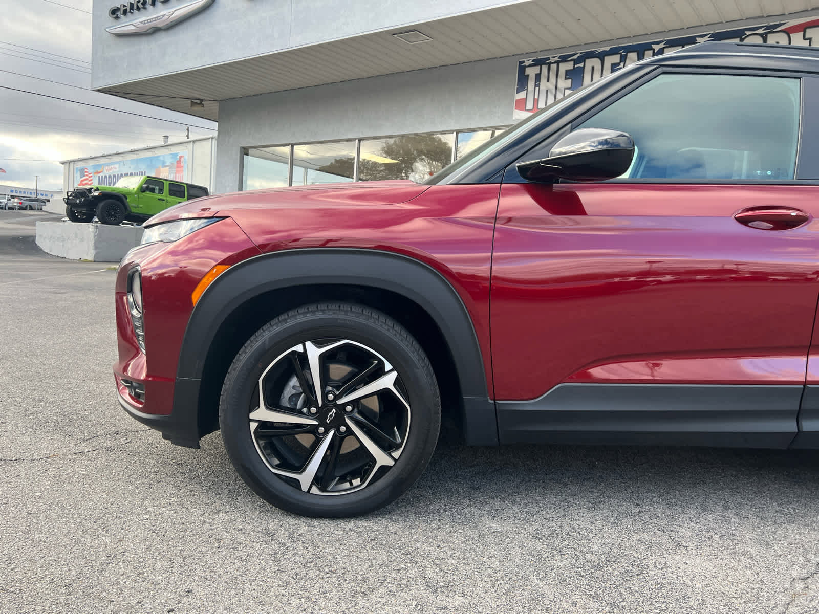 Used 2023 Chevrolet TrailBlazer RS w/ Sun and Liftgate Package image 2