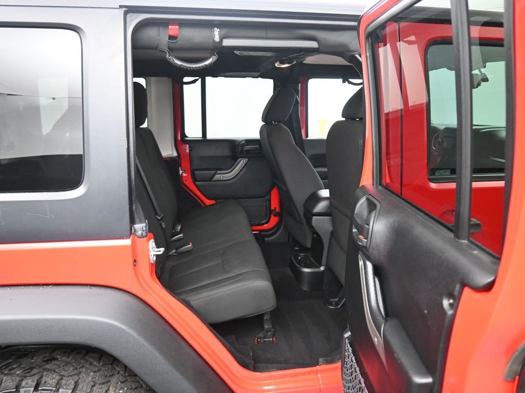Used 2017 Jeep Wrangler Unlimited Willys image 28