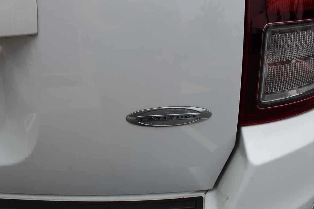 Used 2017 Jeep Compass Latitude FWD image 7