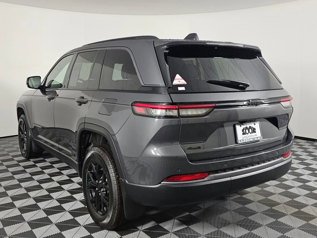 New 2026 Jeep Grand Cherokee Altitude image 6