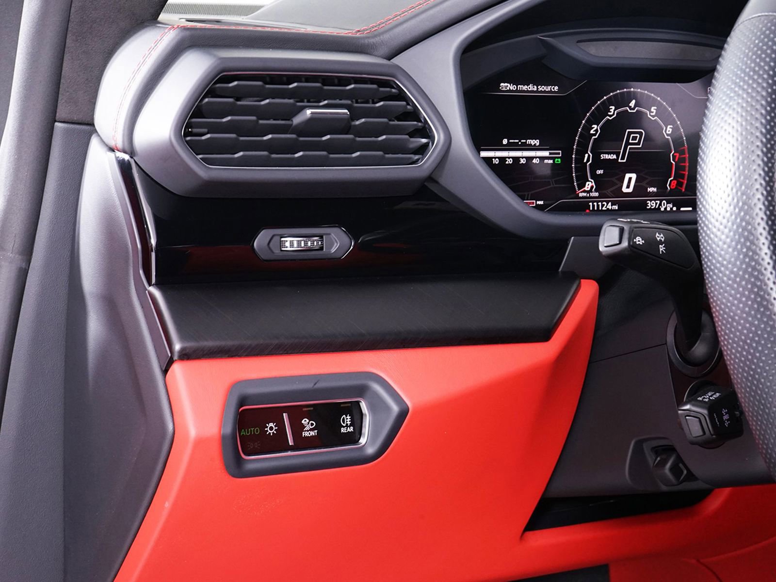 Used 2022 Lamborghini Urus image 34