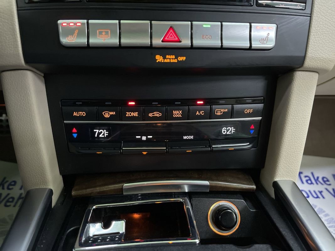 Used 2015 Mercedes-Benz E 250 BlueTEC Sedan w/ Premium 1 Package image 24