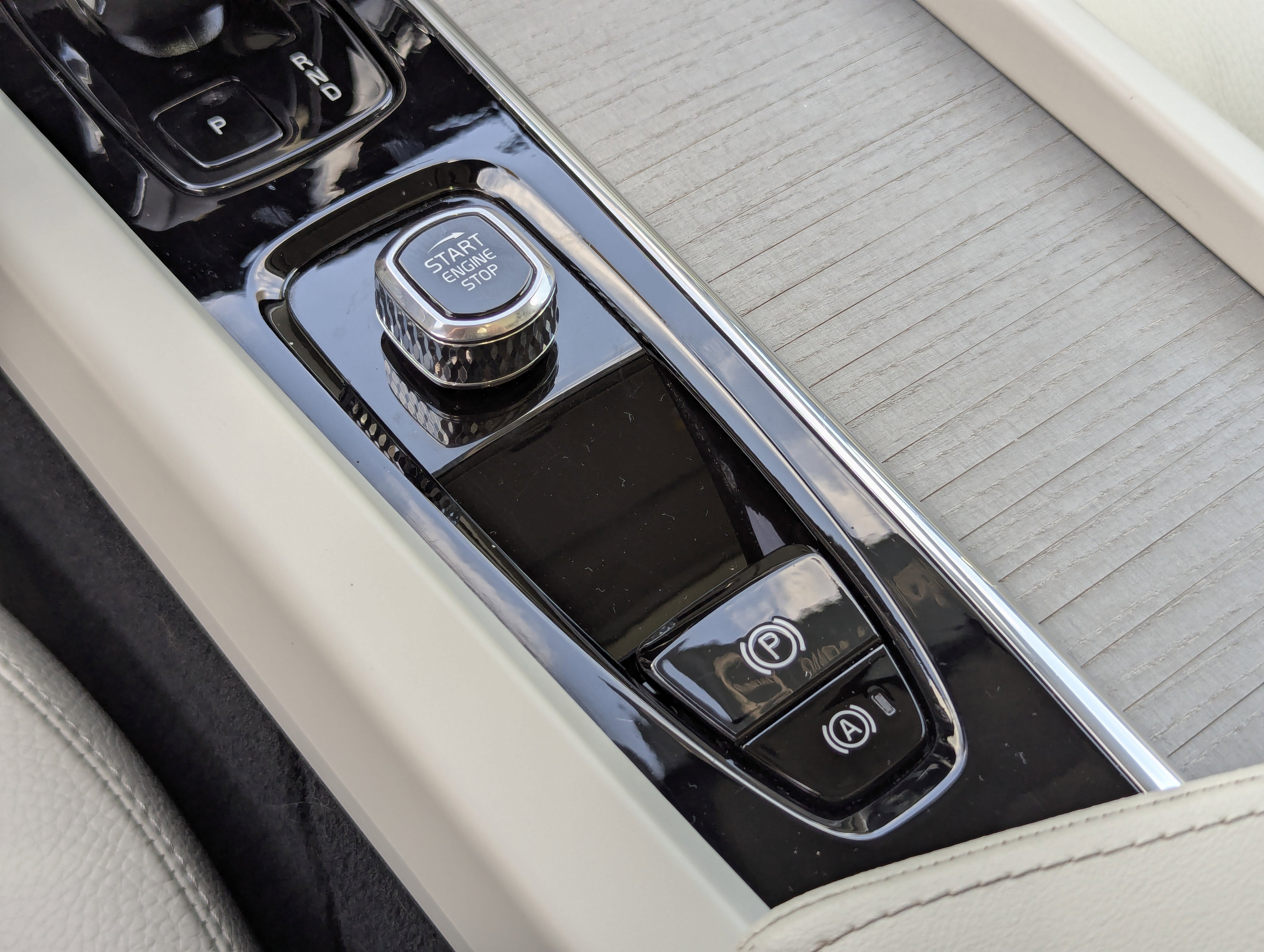 Used 2024 Volvo XC60 B5 Plus w/ Protection Package Premier AWD/4WD image 32