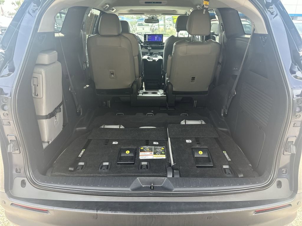 Used 2025 Toyota Sienna XLE FWD image 29
