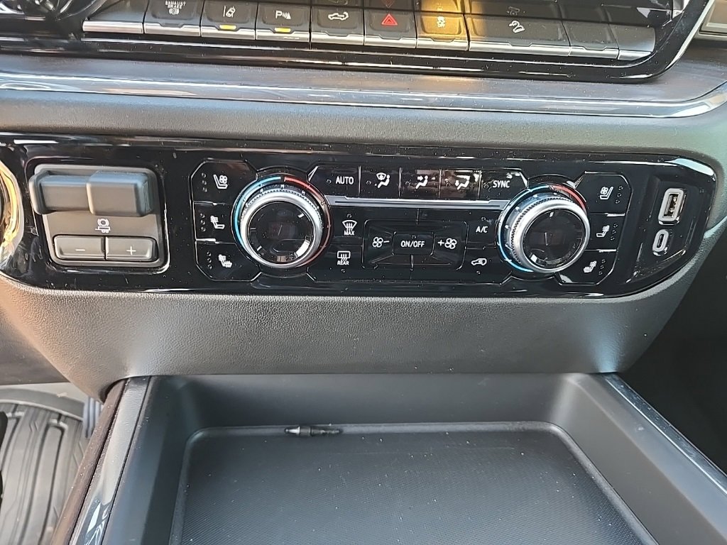 Used 2024 GMC Sierra 2500 SLT w/ SLT Premium Package image 26