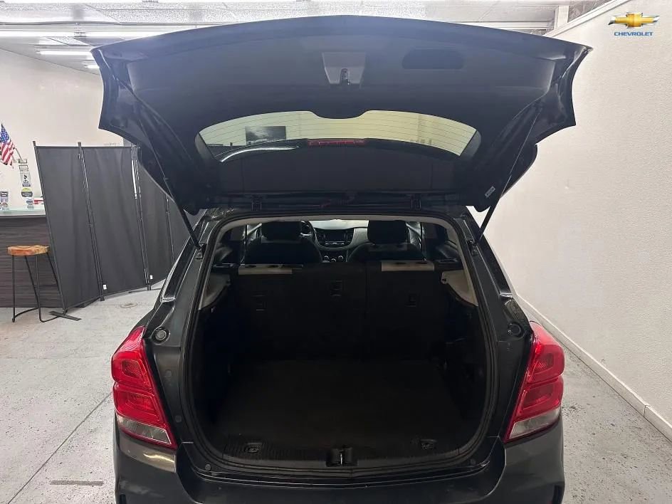 Used 2017 Chevrolet Trax LT w/ Driver Confidence Package image 22