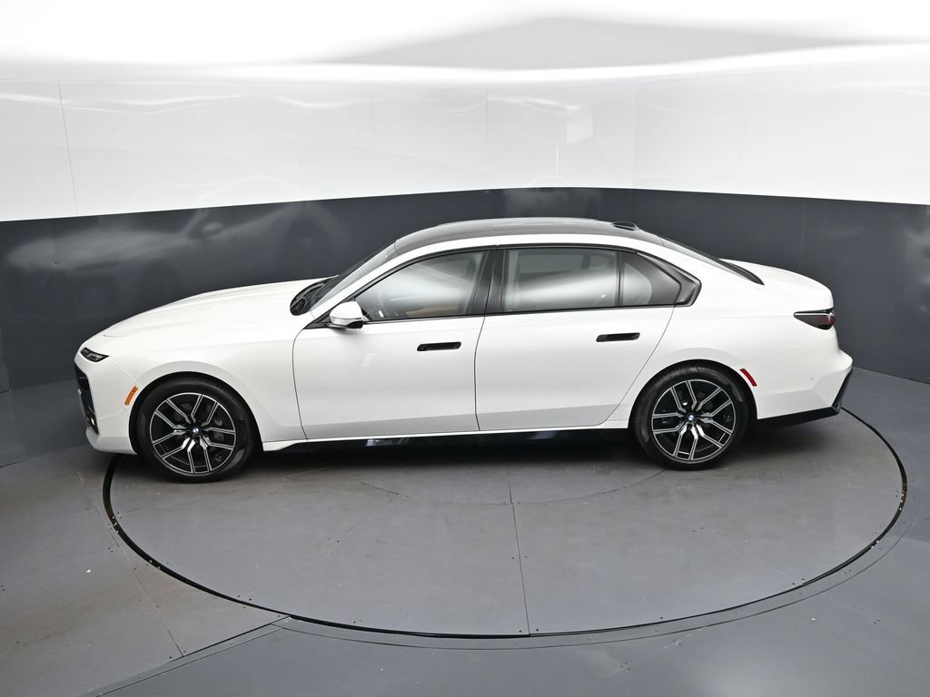Used 2026 BMW 740i RWD image 32