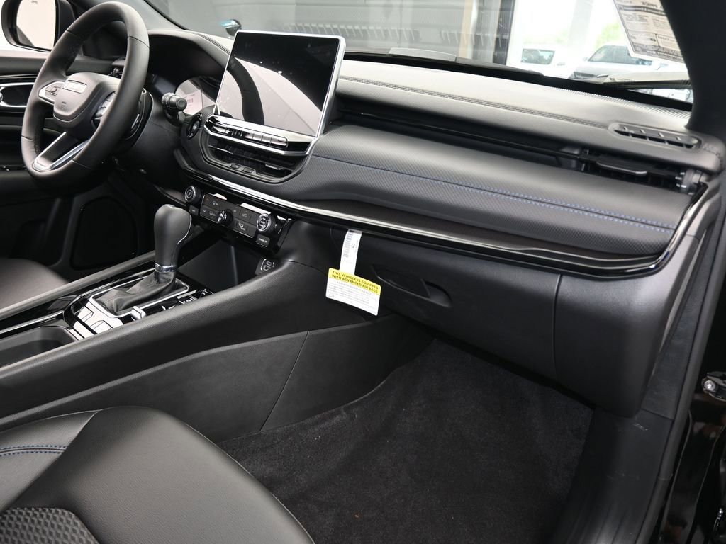 Used 2026 Jeep Compass Latitude AWD/4WD image 37