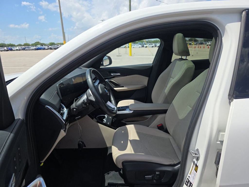 Used 2025 BMW X2 xDrive28i AWD/4WD image 4