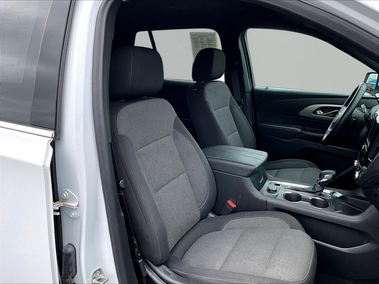 Used 2023 Chevrolet Traverse LT FWD image 29