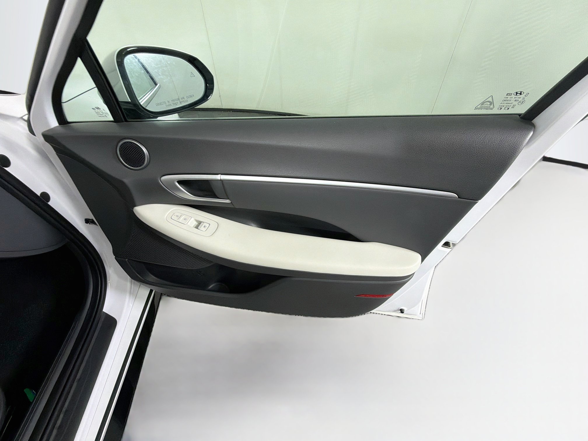 Used 2025 Hyundai Sonata SEL FWD image 30
