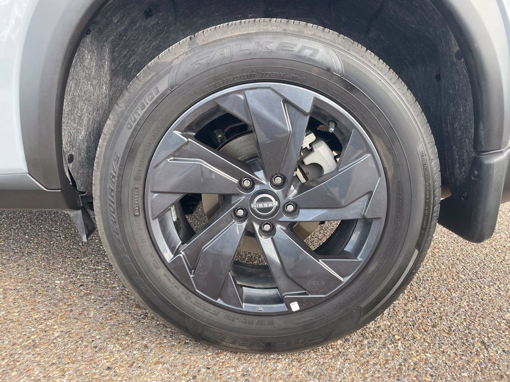 Certified 2026 Nissan Rogue SV FWD image 20