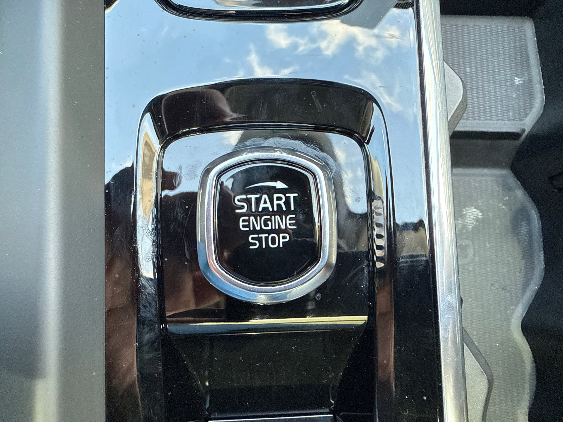 Used 2026 Volvo XC60 B5 Plus w/ Climate Package PRO AWD/4WD image 25