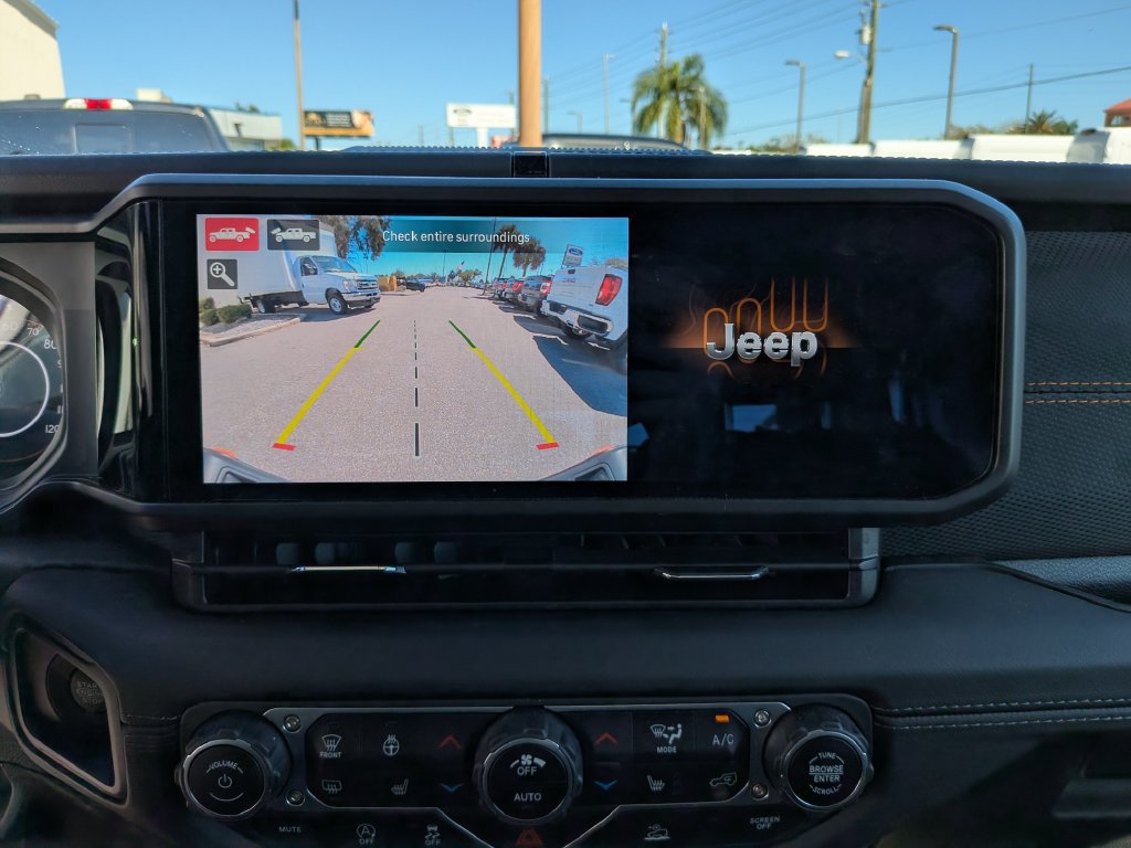 Used 2024 Jeep Gladiator Mojave w/ Technology Group AWD/4WD image 29