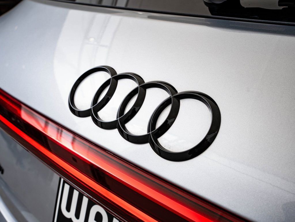Used 2022 Audi e-tron Premium w/ Convenience Plus Package AWD/4WD image 18