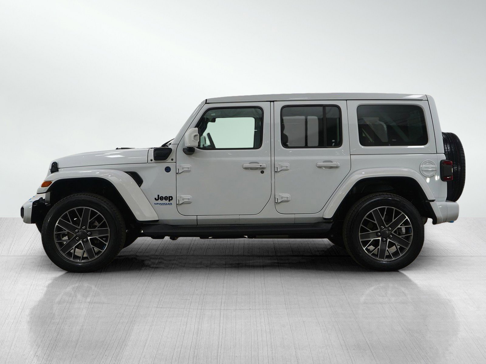 Used 2022 Jeep Wrangler Unlimited Sahara image 2
