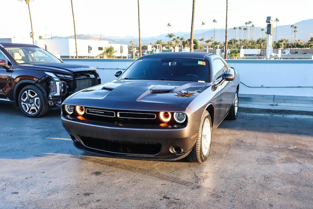 Used 2023 Dodge Challenger SXT RWD image 4
