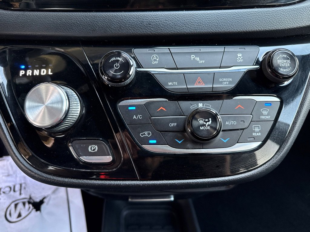 Used 2018 Chrysler Pacifica Touring Plus w/ S Appearance Package FWD image 16