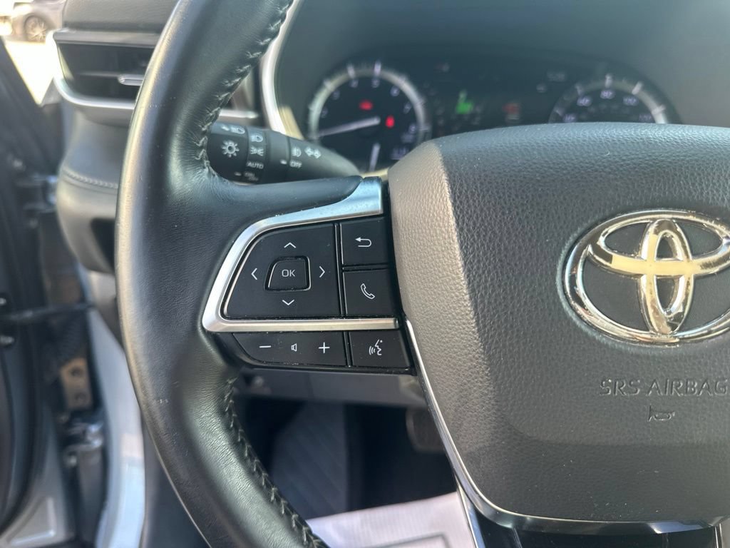 Used 2020 Toyota Highlander XLE FWD image 13