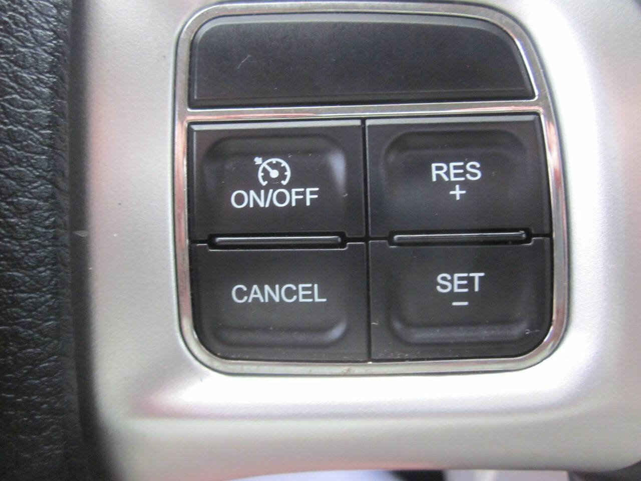 Used 2011 Dodge Grand Caravan Crew w/ Entertainment Group 1 FWD image 29