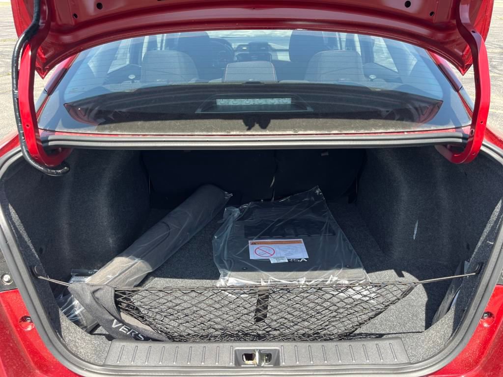 New 2025 Nissan Versa SR w/ Trunk Package image 31