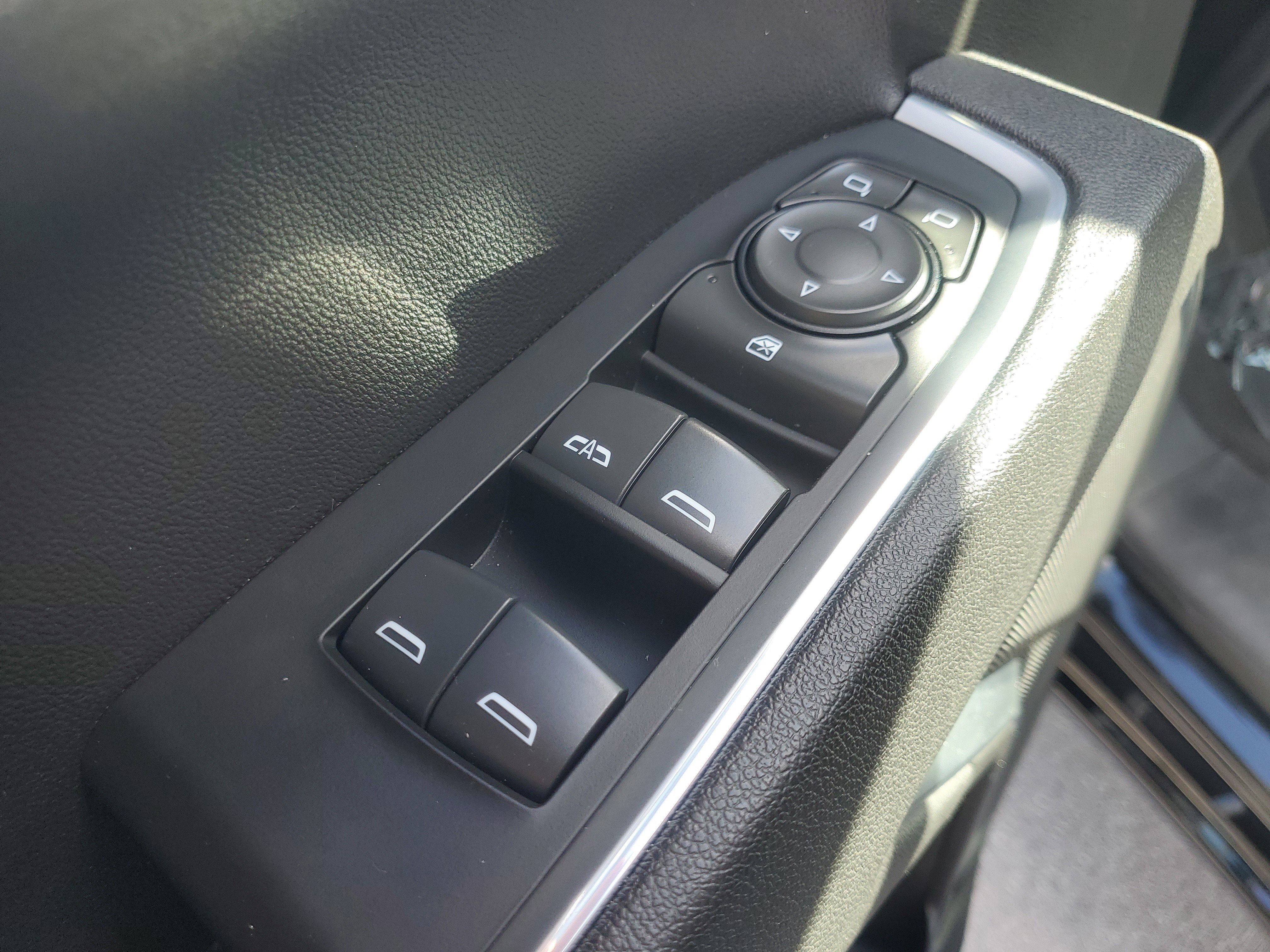 Used 2025 Chevrolet Silverado 1500 LT image 18