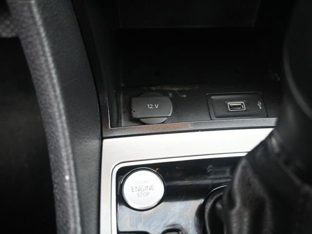 Used 2022 Volkswagen Passat 2.0T SE image 3