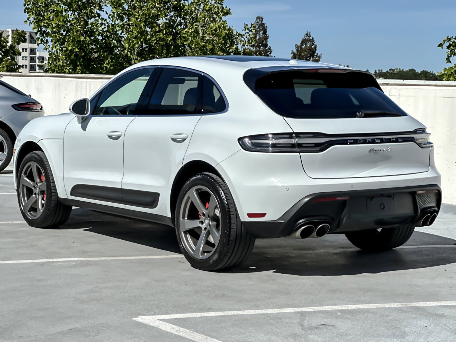 Used 2023 Porsche Macan S AWD/4WD image 3