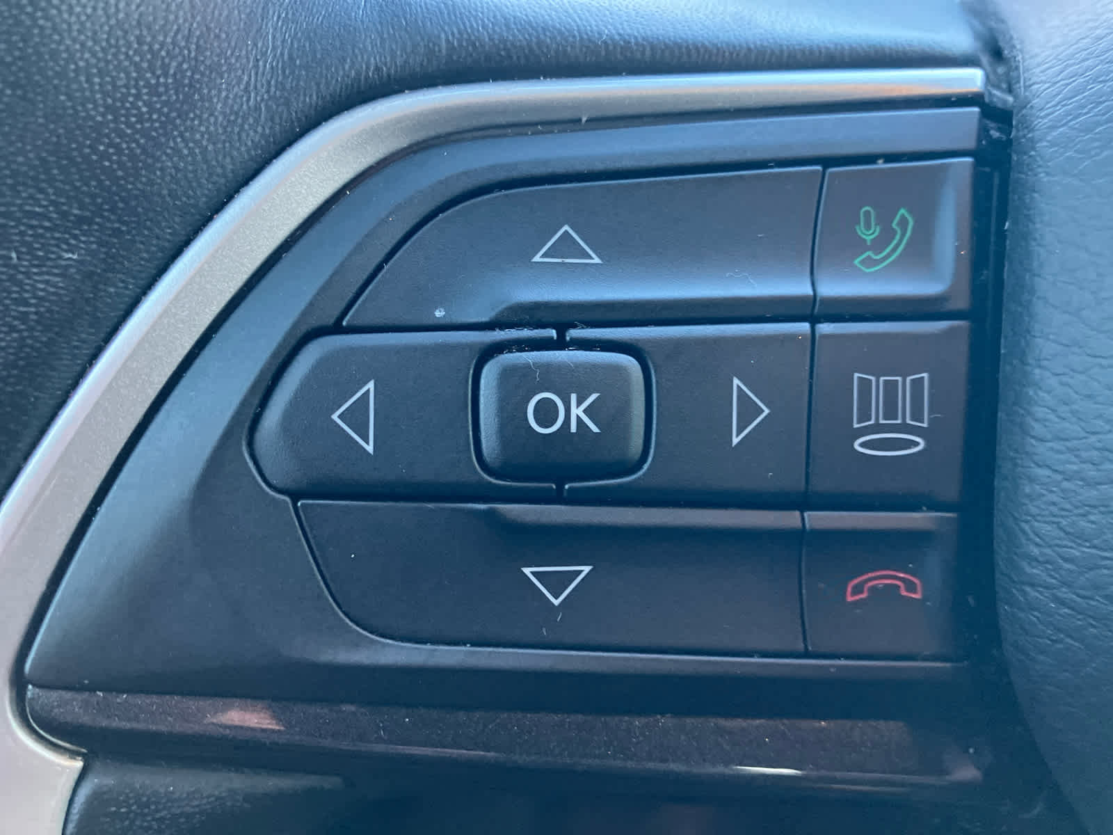 Used 2021 Jeep Grand Cherokee L Laredo w/ Luxury Tech Group I image 17