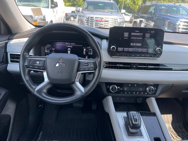 Used 2023 Mitsubishi Outlander SEL AWD/4WD image 11