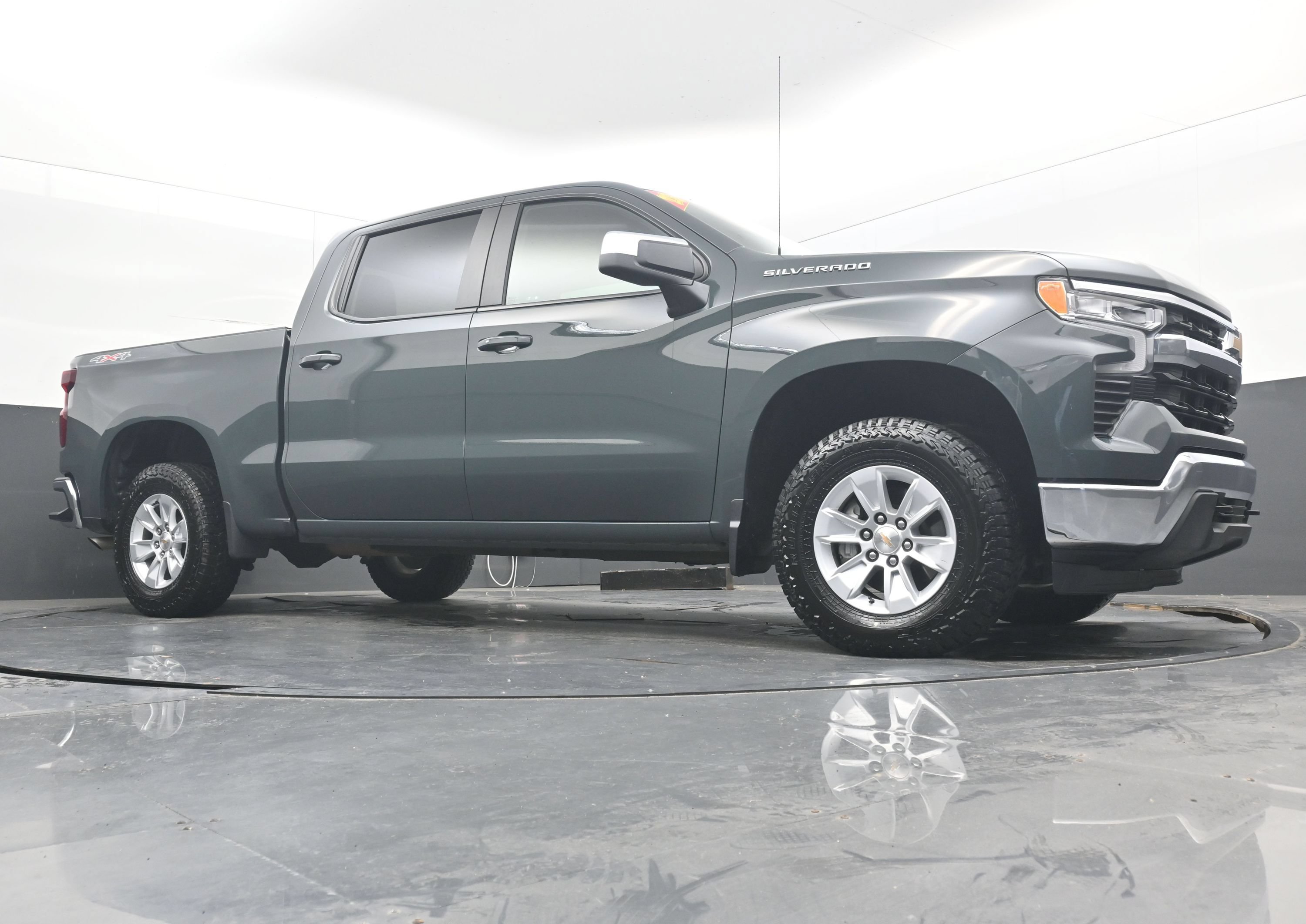 Used 2025 Chevrolet Silverado 1500 LT AWD/4WD image 22