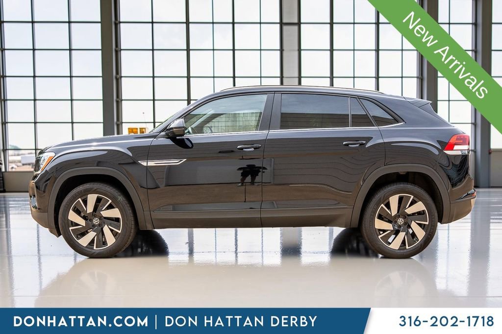Used 2024 Volkswagen Atlas Cross Sport SE AWD/4WD image 2