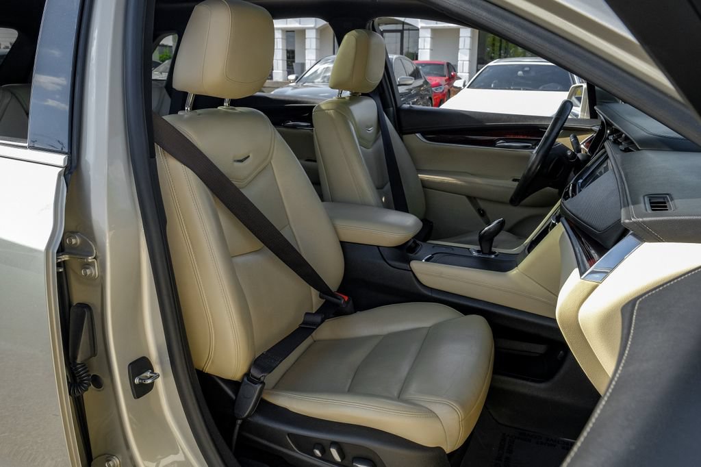 Used 2017 Cadillac XT5 Luxury w/ Driver Awareness Package FWD image 35