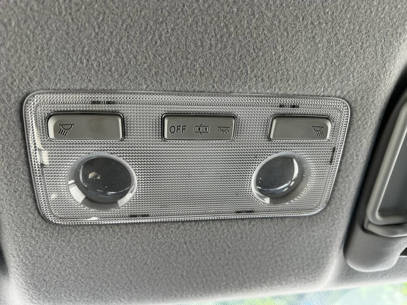 Used 2012 Toyota Yaris L FWD image 19
