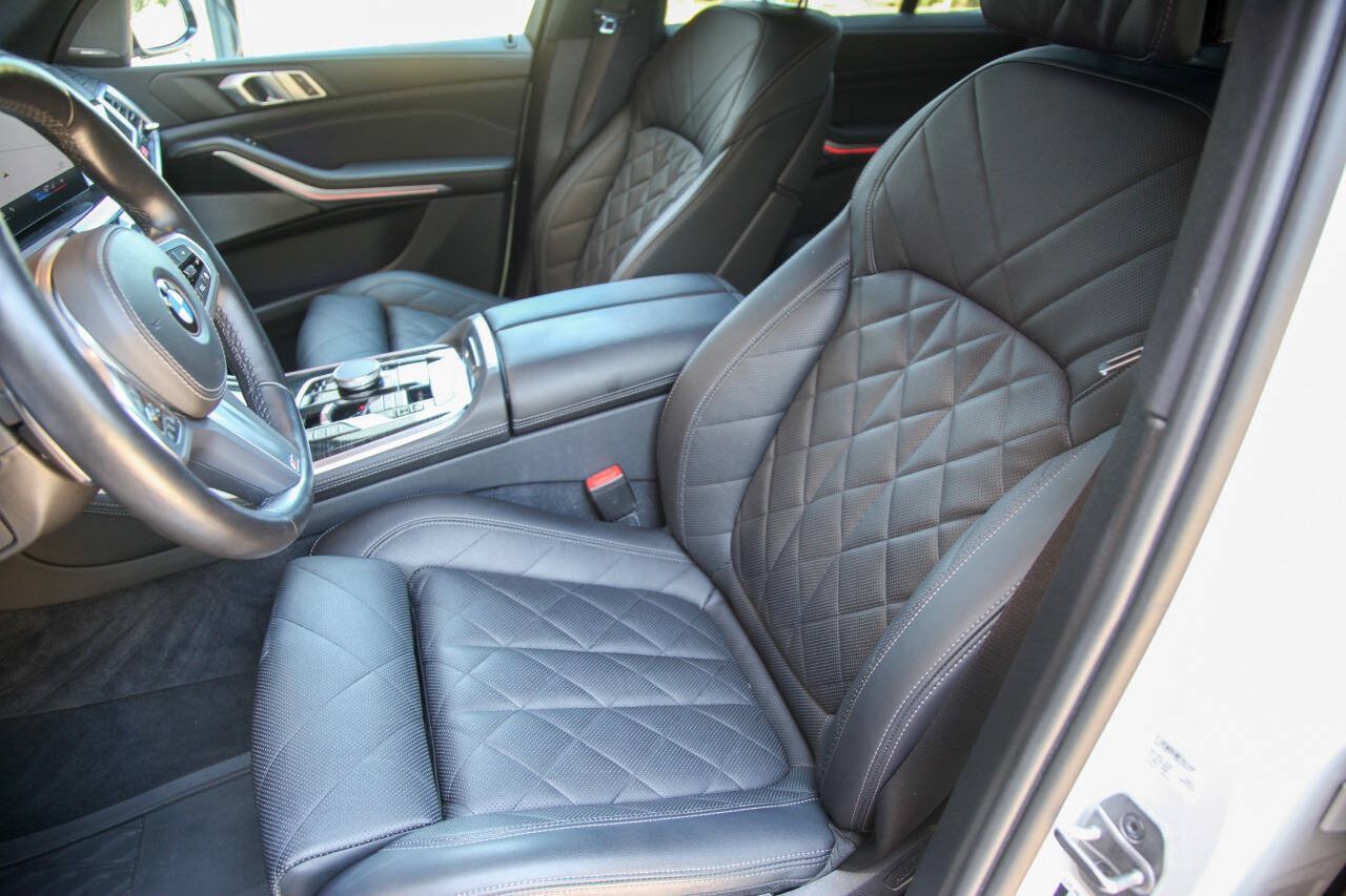 Used 2024 BMW X5 sDrive40i w/ M Sport Package RWD image 27
