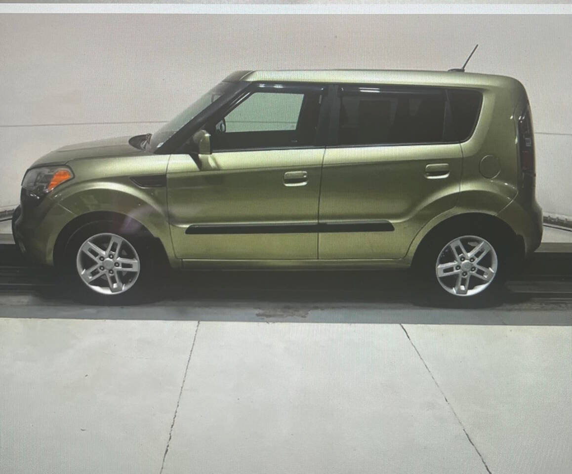 Used 2010 Kia Soul + w/ Audio Pkg FWD image 3