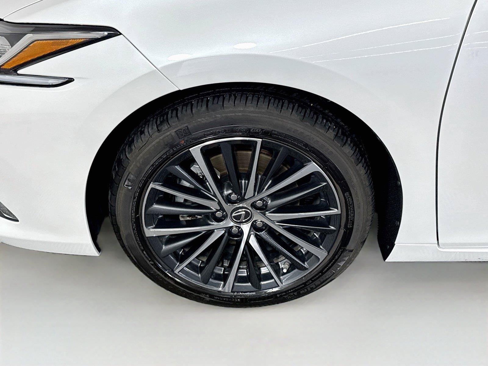 Used 2024 Lexus ES 300h w/ Premium Package FWD image 7