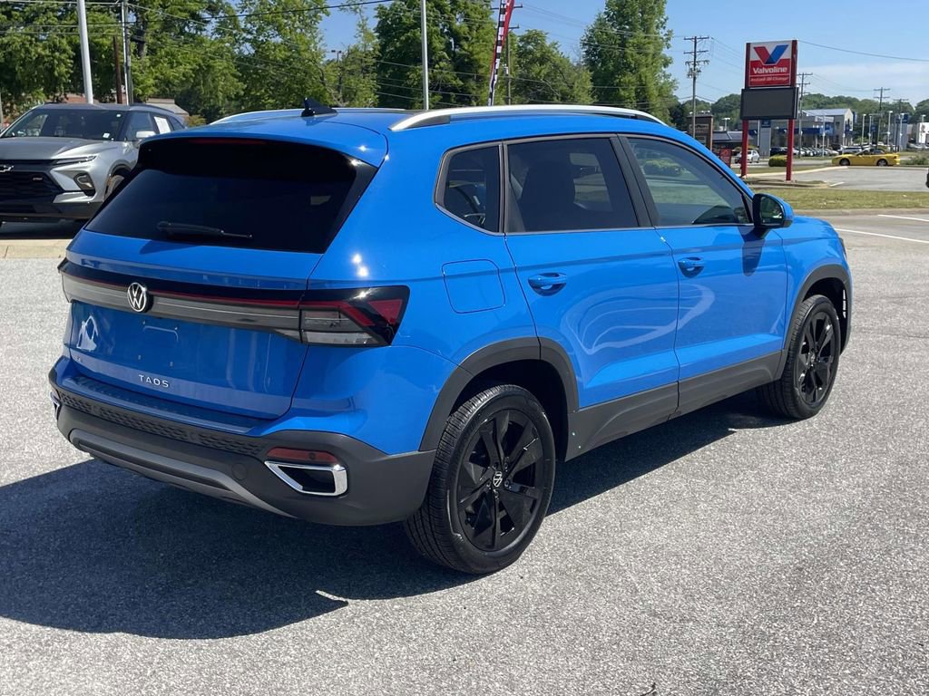 Used 2025 Volkswagen Taos SE FWD image 6