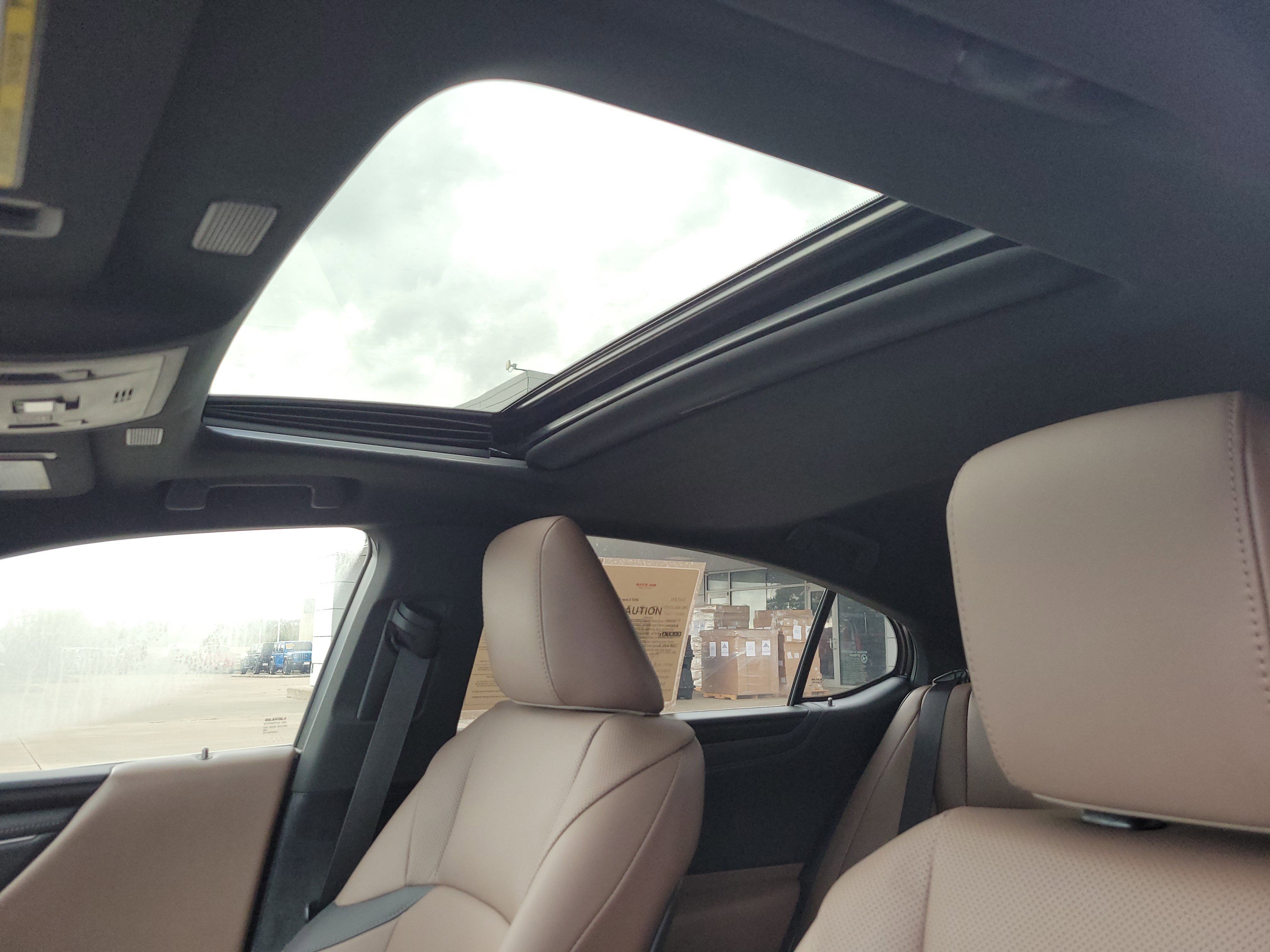 Used 2025 Lexus ES 300h 4DR FWD image 15