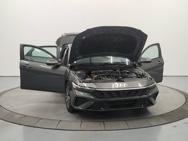 Used 2024 Hyundai Elantra SEL FWD image 11