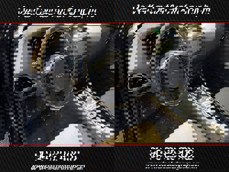 Used 2019 Jaguar XE Premium image 7