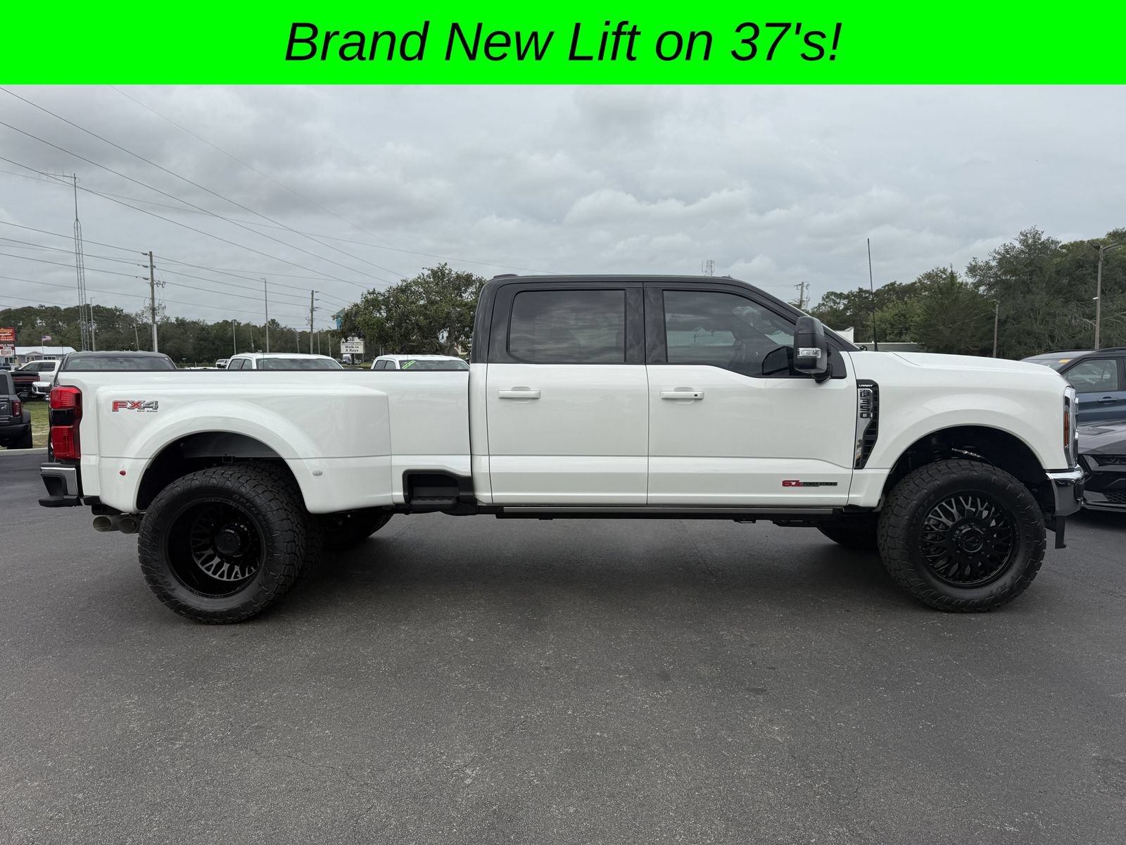 Used 2025 Ford F350 Lariat w/ Lariat Ultimate Package AWD/4WD image 3