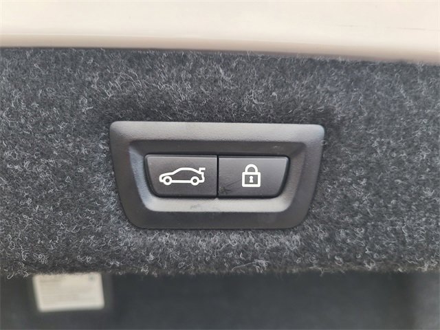 Used 2022 BMW 540i w/ Luxury Seating Package image 11