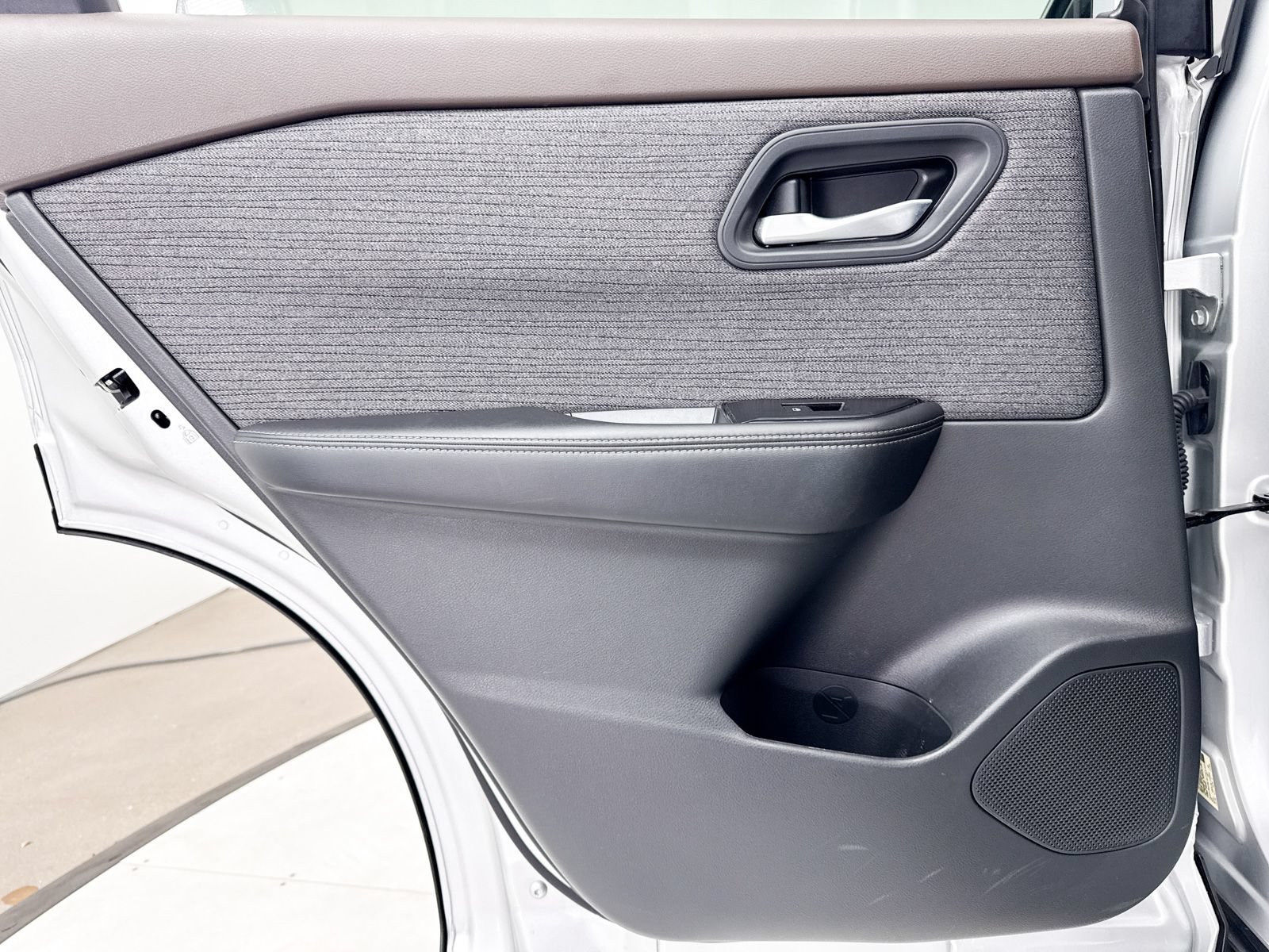 Used 2022 Nissan Rogue SV FWD image 29