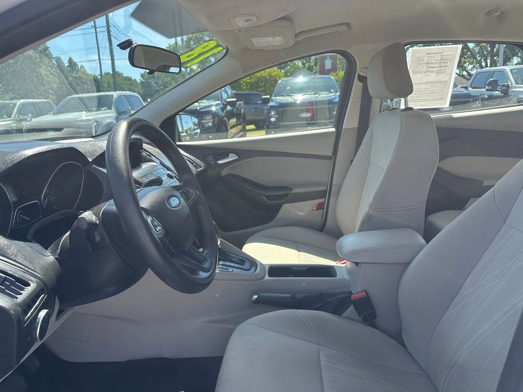 Used 2018 Ford Focus SE FWD image 10