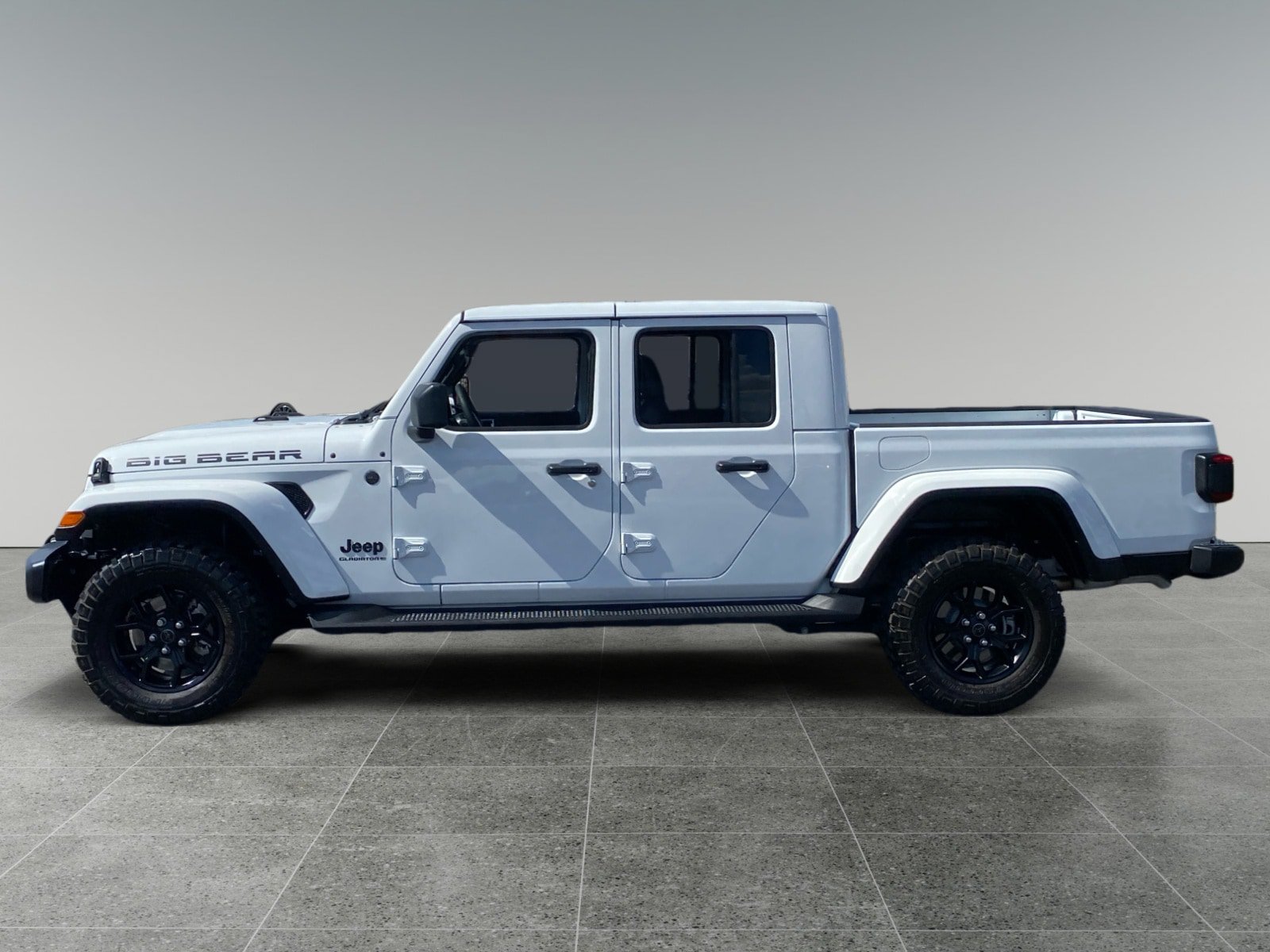 Used 2025 Jeep Gladiator Sport AWD/4WD image 2