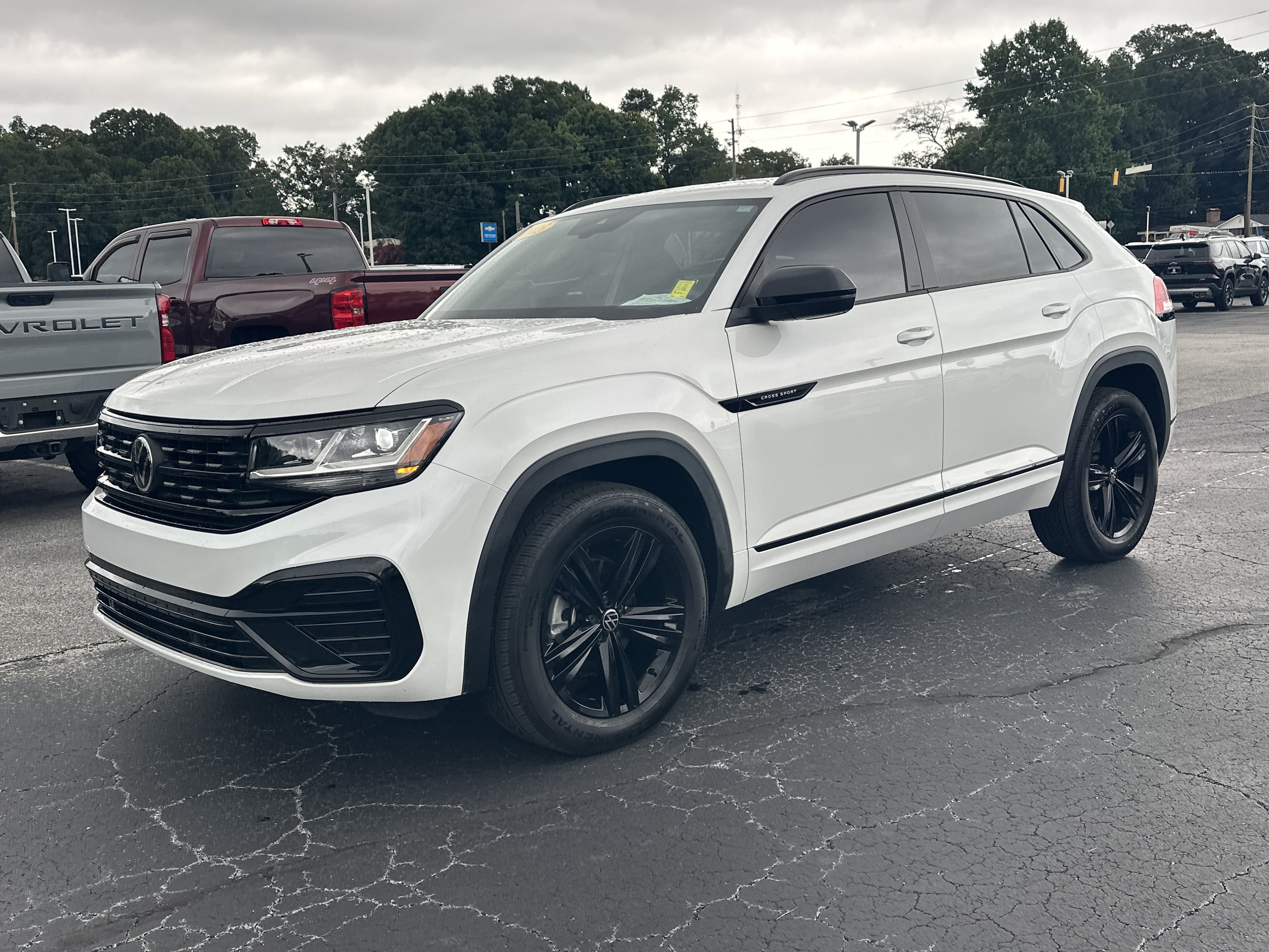 Used 2023 Volkswagen Atlas Cross Sport SEL R-Line AWD/4WD image 4