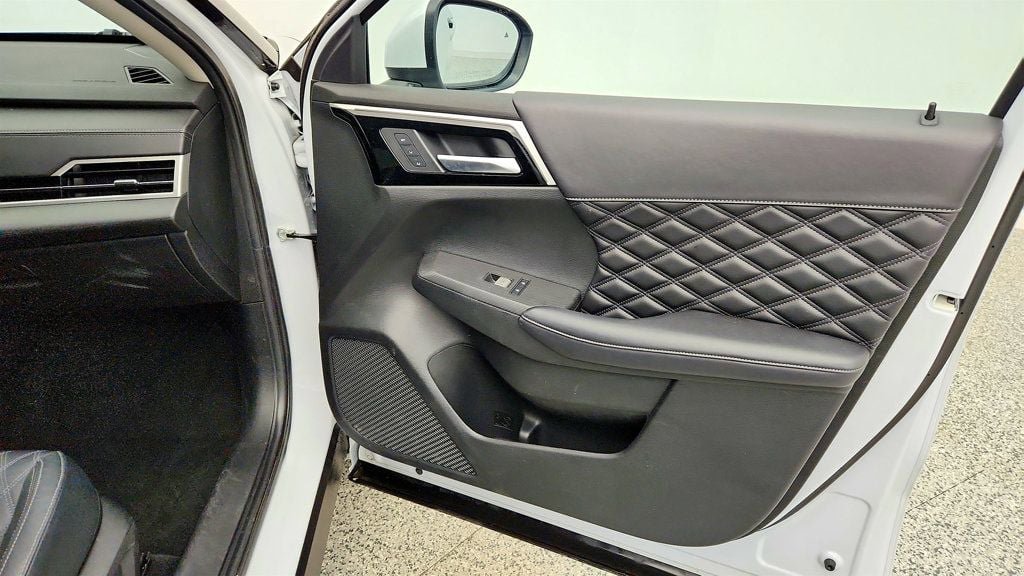 Used 2023 Mitsubishi Outlander SEL 40th Anniversary AWD/4WD image 27