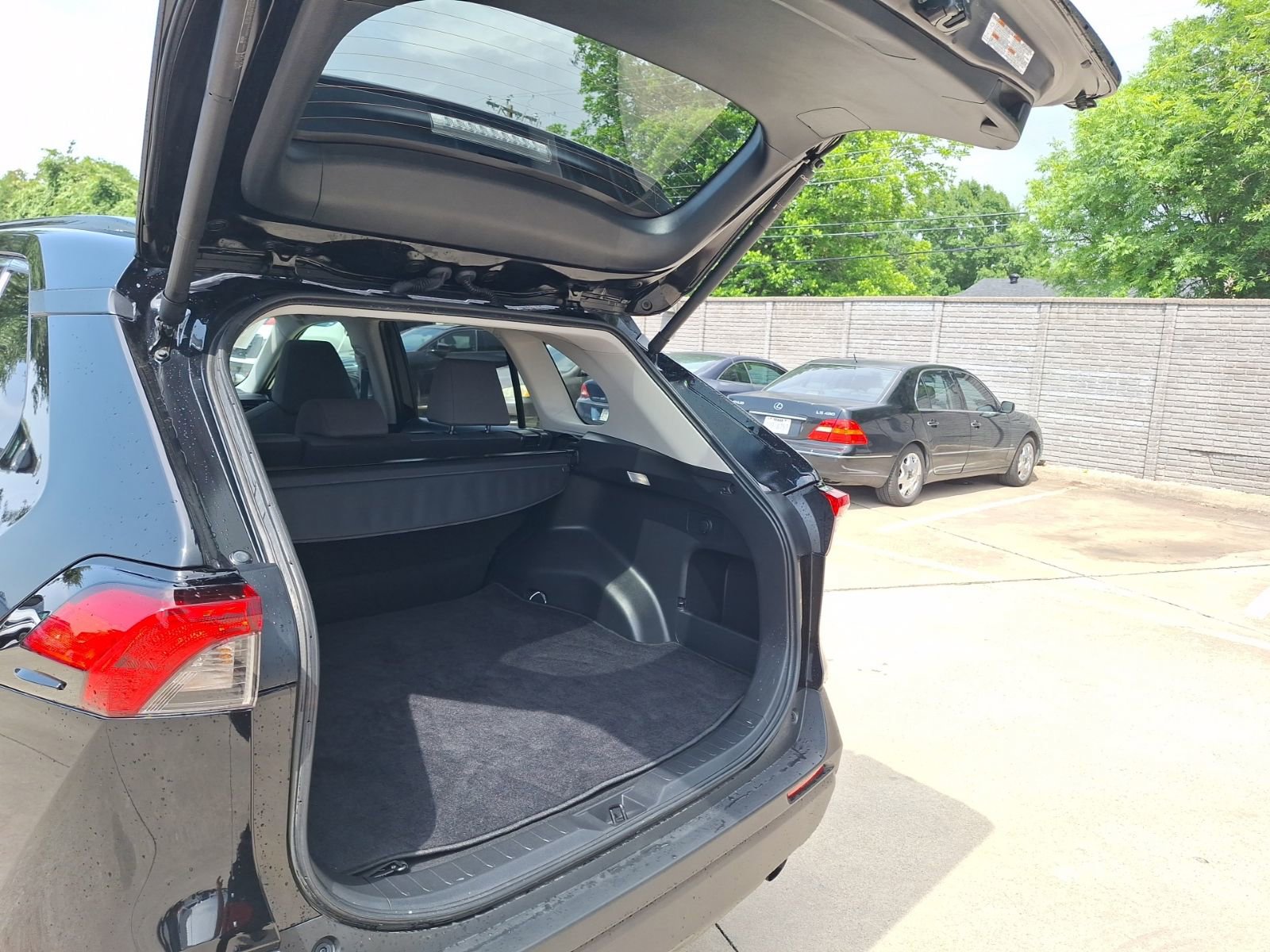 Used 2025 Toyota RAV4 XLE w/ Convenience Package FWD image 36
