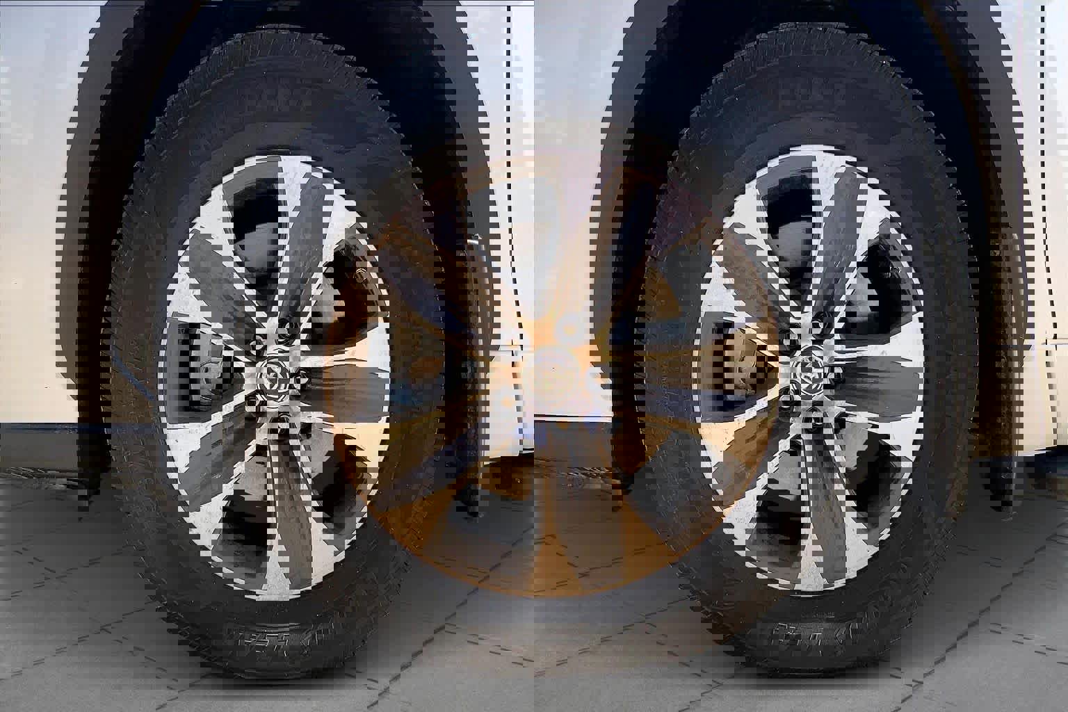 Used 2021 Toyota Highlander XLE AWD/4WD image 10